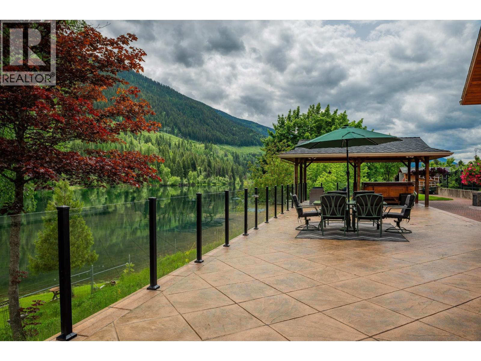  906 JAMES Road, Shoreacres