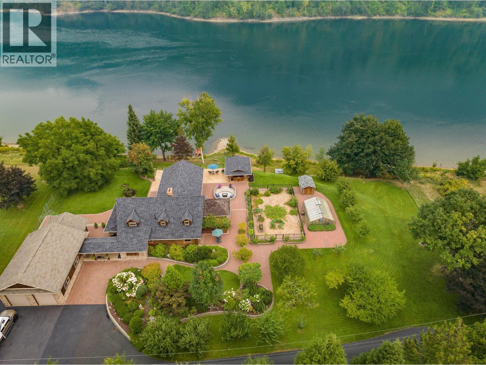  906 JAMES Road, Shoreacres