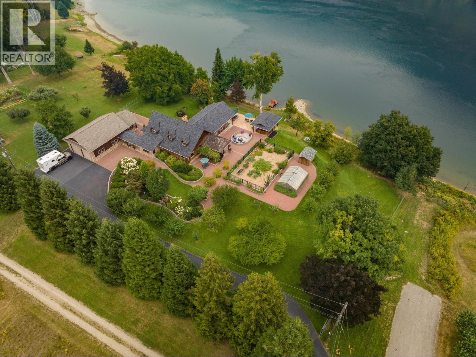  906 JAMES Road, Shoreacres