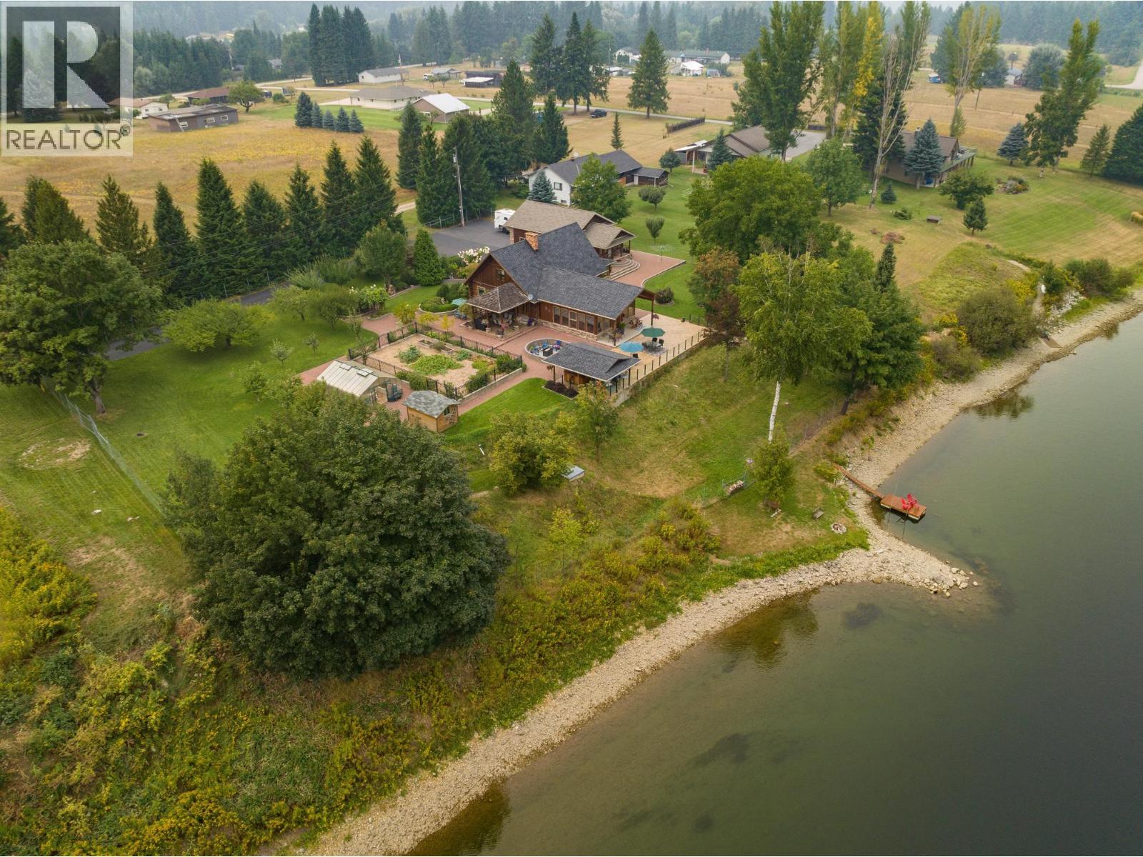  906 JAMES Road, Shoreacres