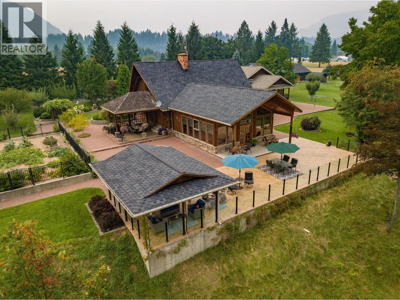  906 JAMES Road, Shoreacres