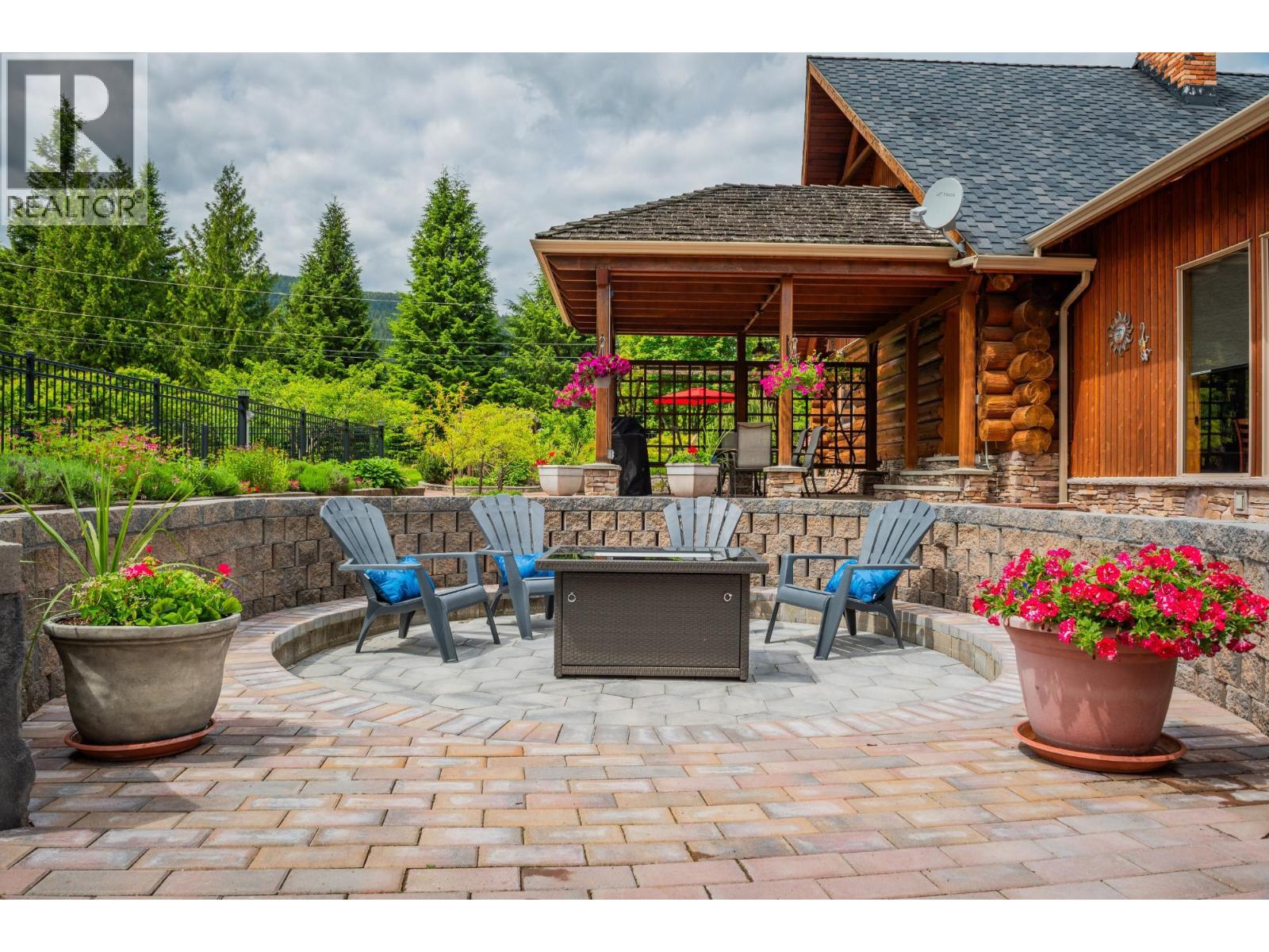  906 JAMES Road, Shoreacres