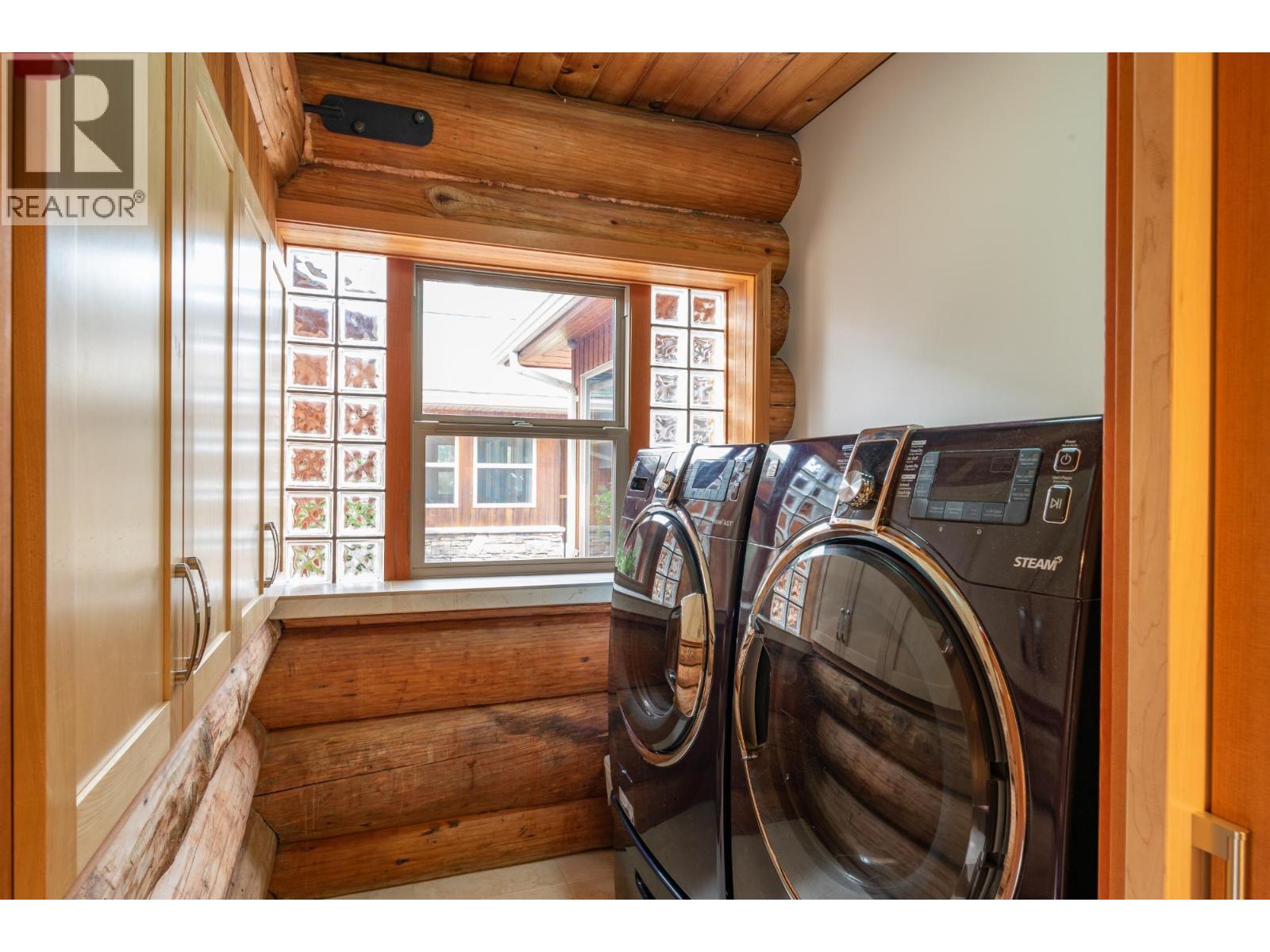  906 JAMES Road, Shoreacres