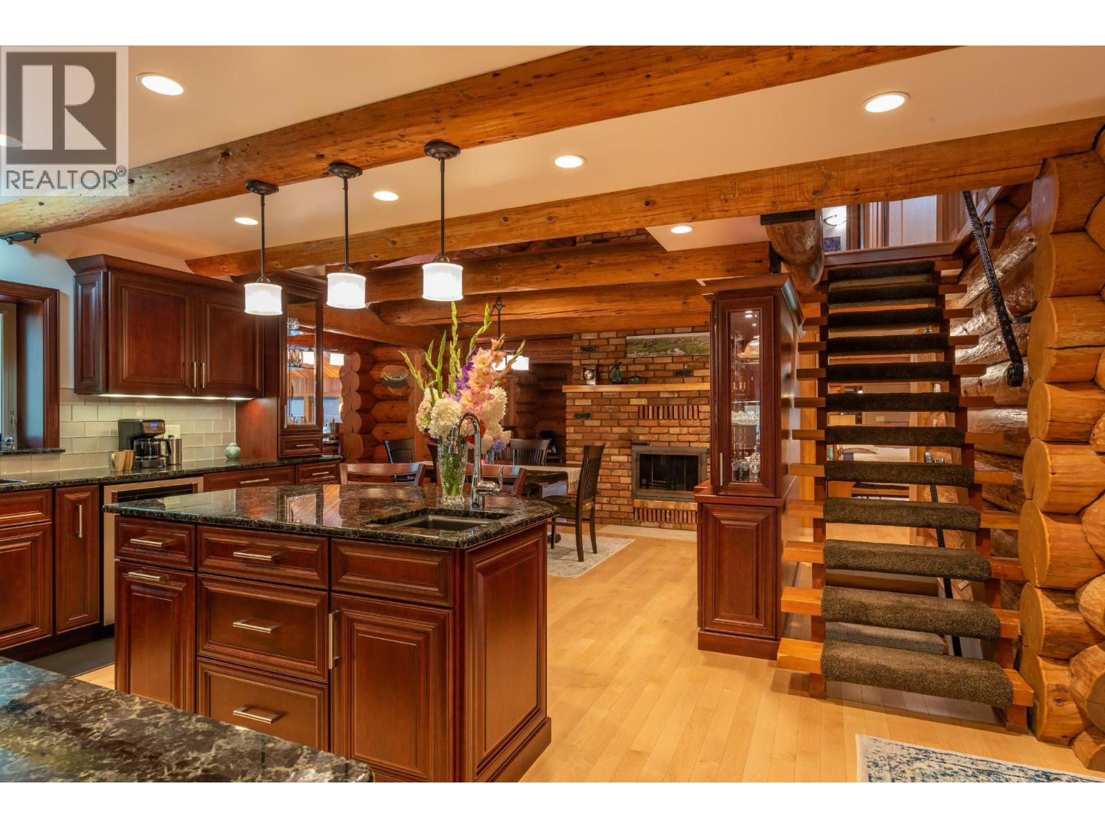  906 JAMES Road, Shoreacres