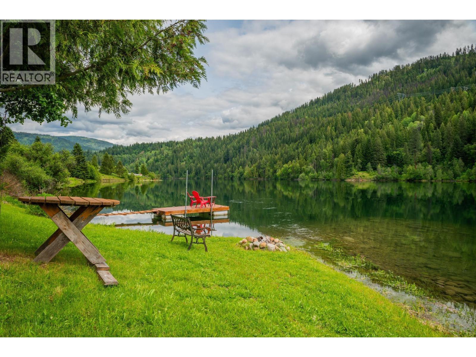  906 JAMES Road, Shoreacres