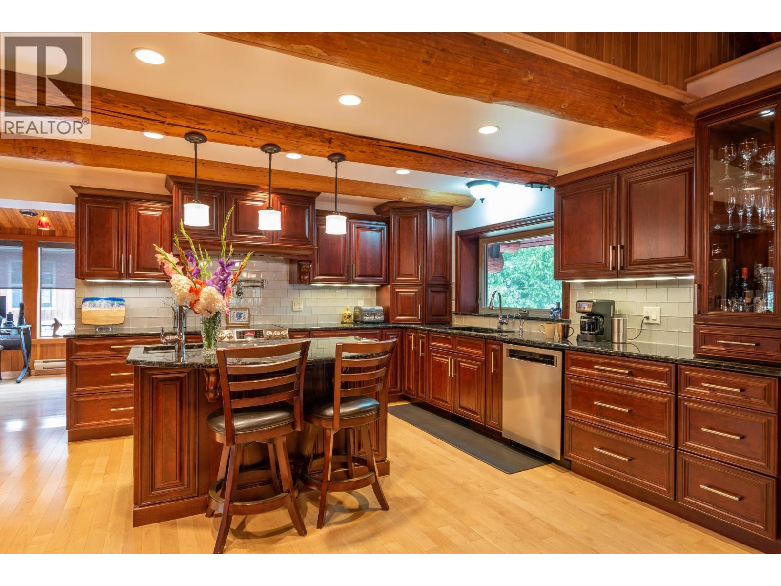  906 JAMES Road, Shoreacres