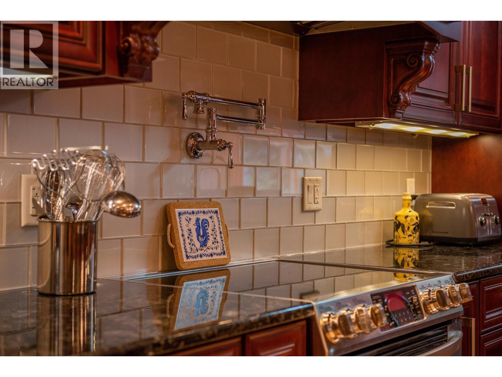  906 JAMES Road, Shoreacres