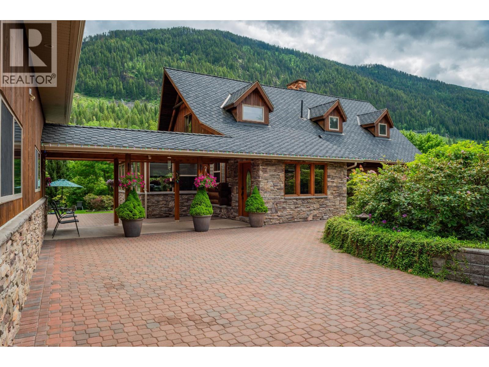  906 JAMES Road, Shoreacres