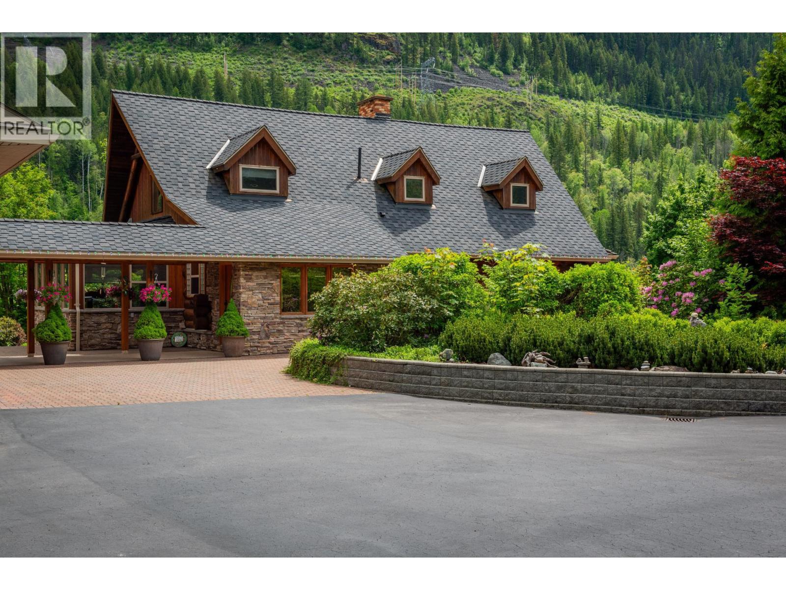  906 JAMES Road, Shoreacres