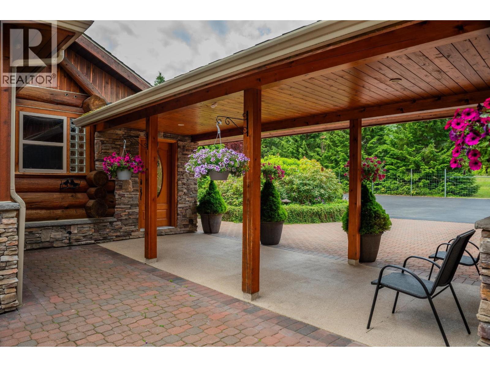  906 JAMES Road, Shoreacres