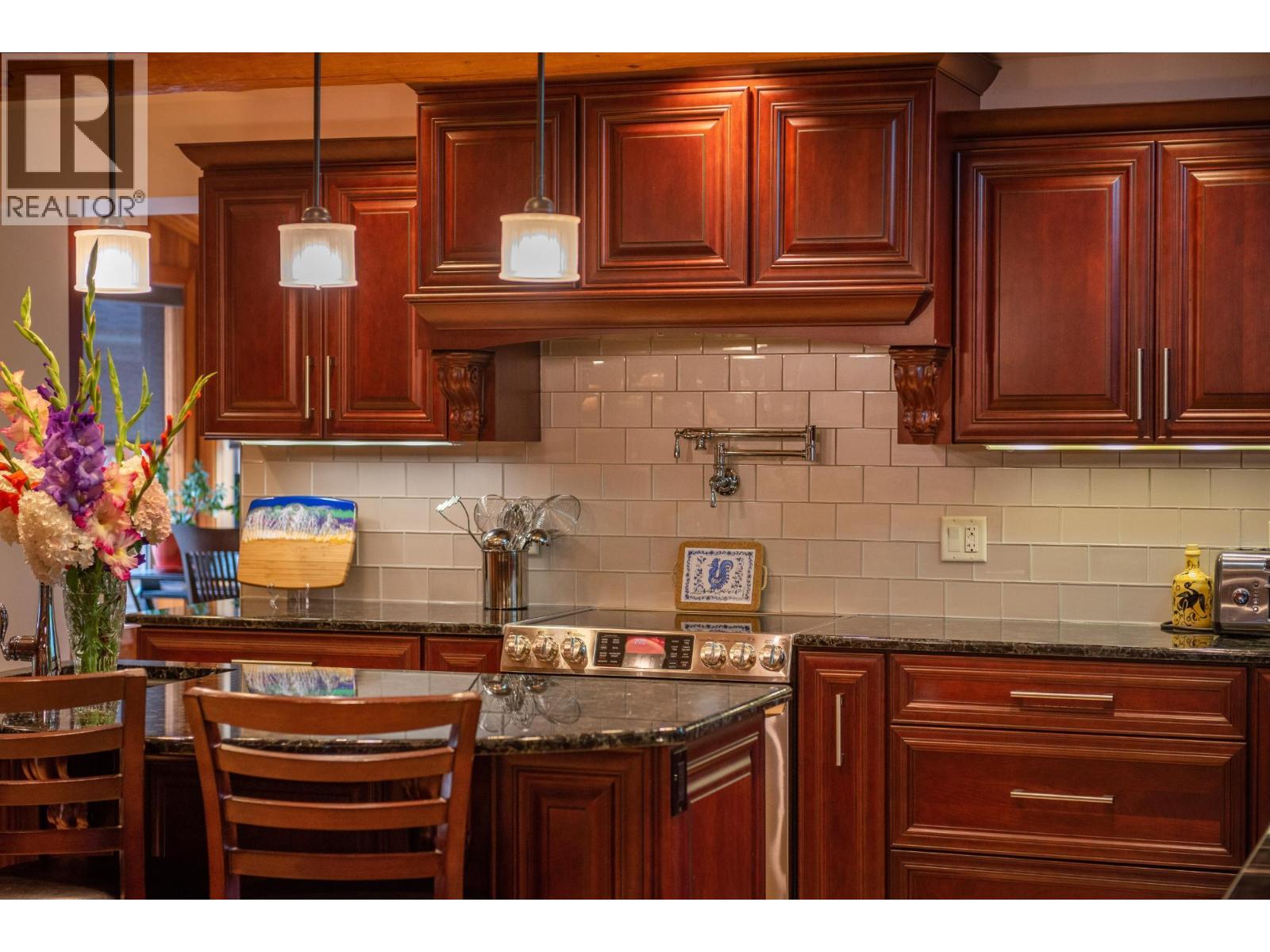  906 JAMES Road, Shoreacres