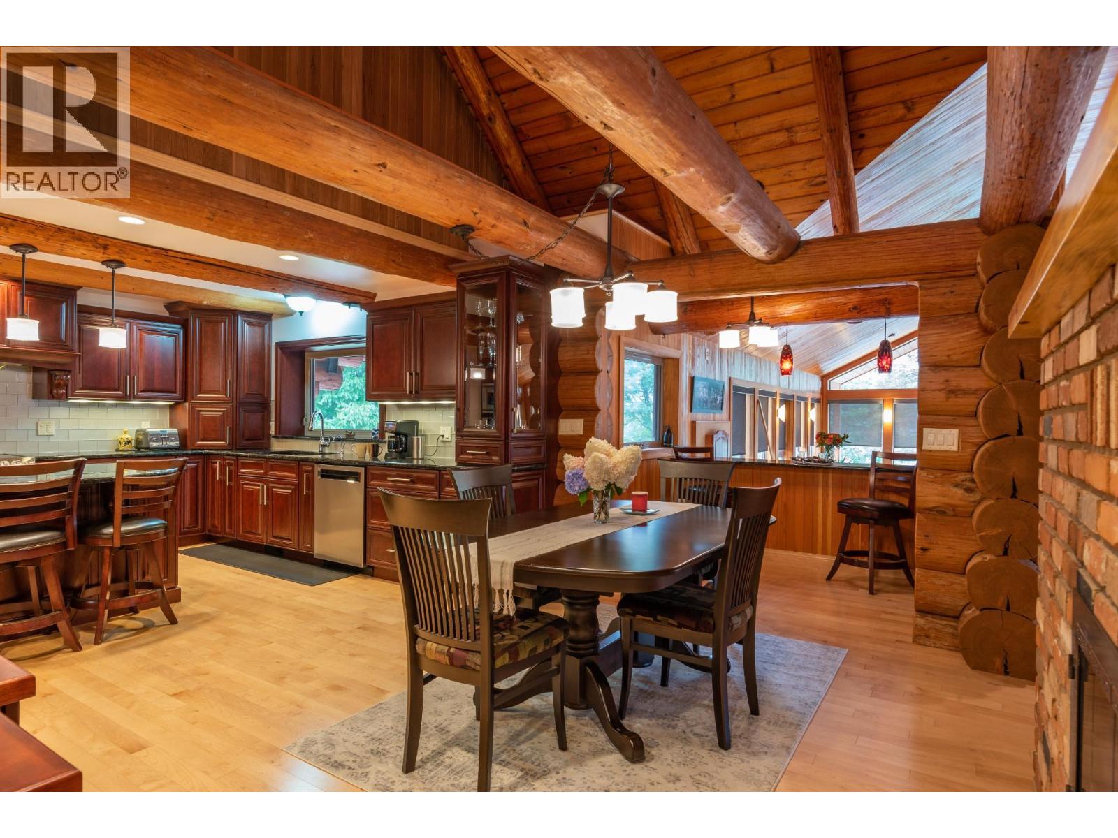  906 JAMES Road, Shoreacres