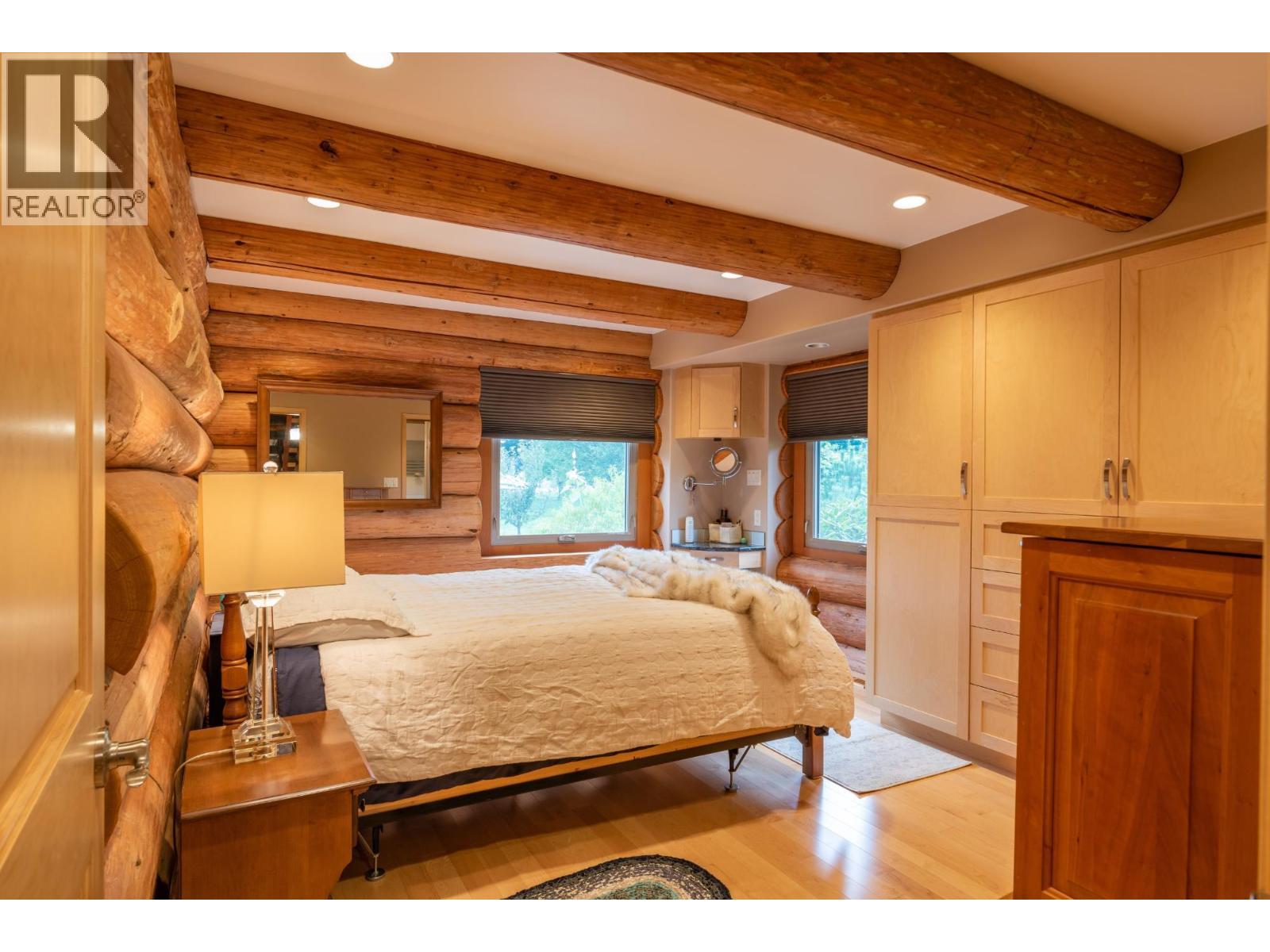  906 JAMES Road, Shoreacres