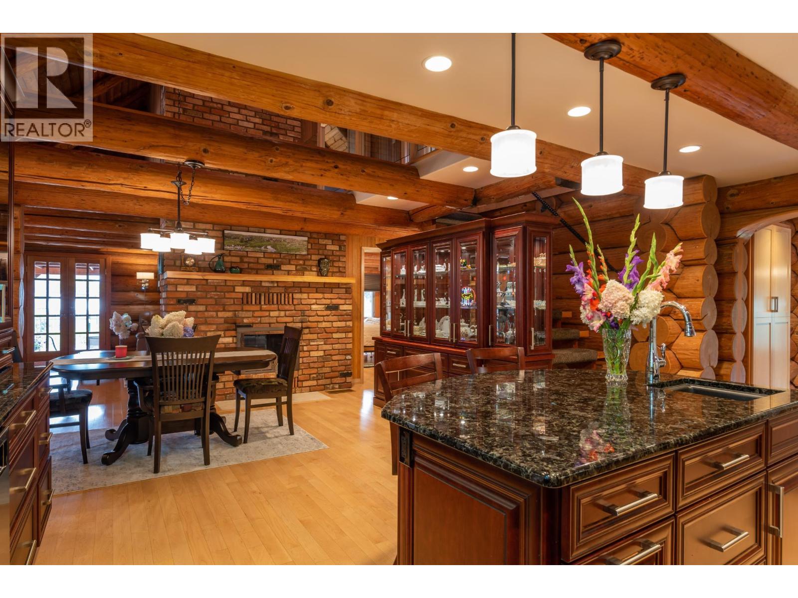  906 JAMES Road, Shoreacres