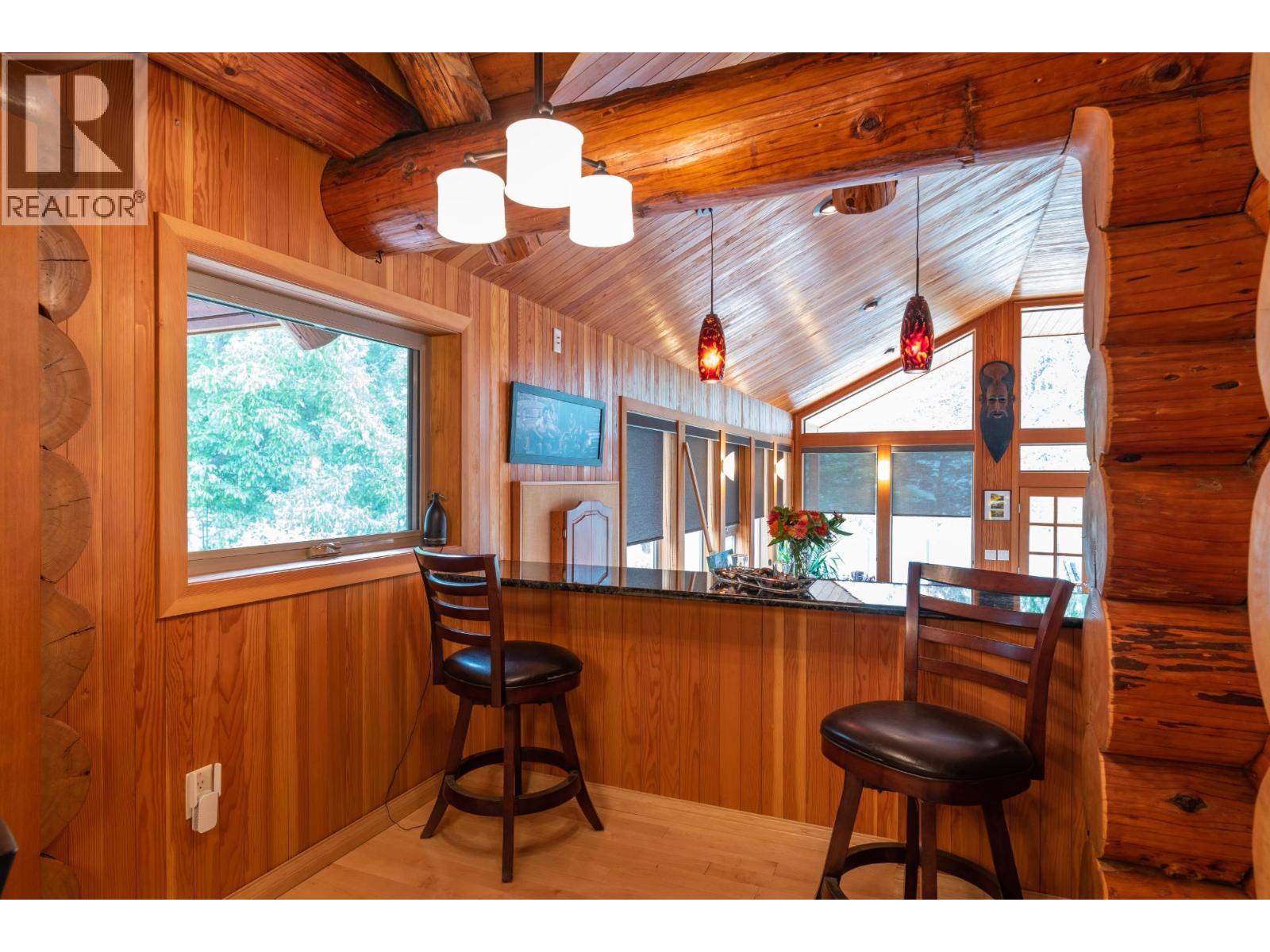  906 JAMES Road, Shoreacres