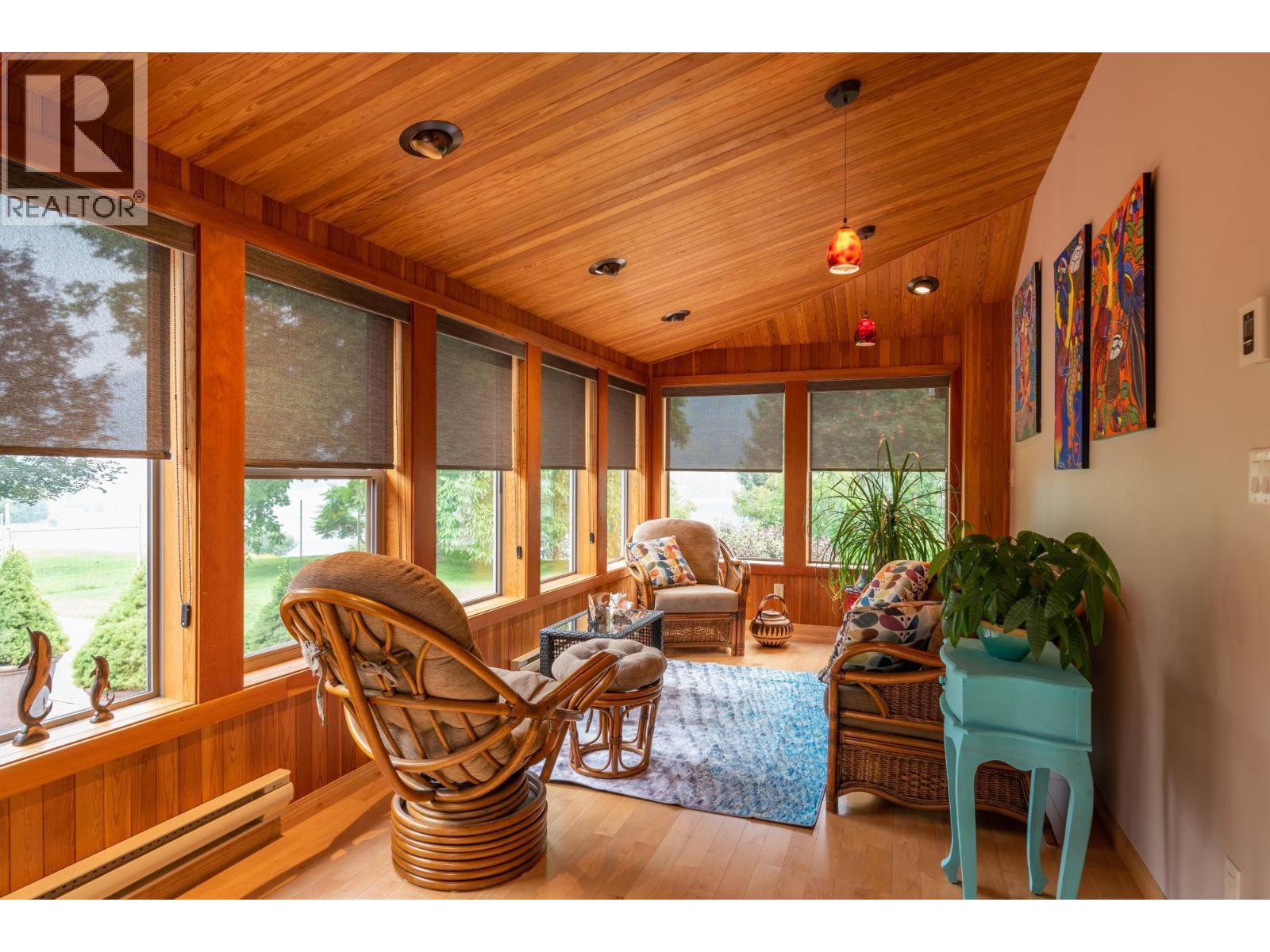  906 JAMES Road, Shoreacres