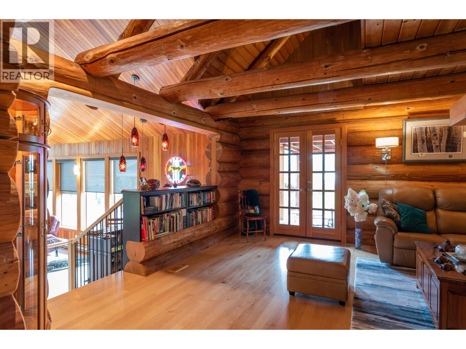  906 JAMES Road, Shoreacres