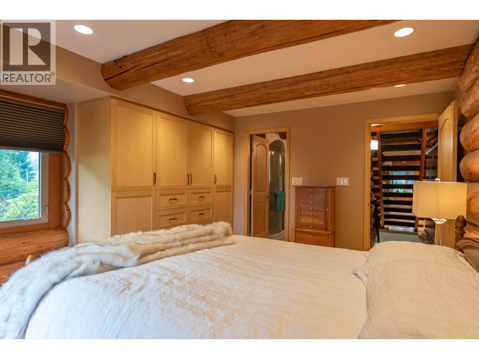  906 JAMES Road, Shoreacres