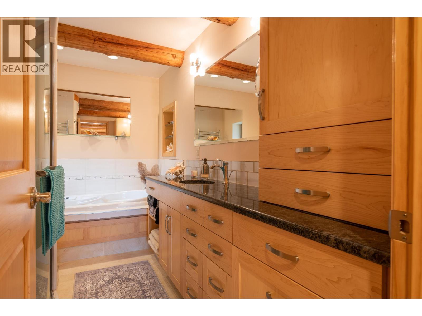  906 JAMES Road, Shoreacres