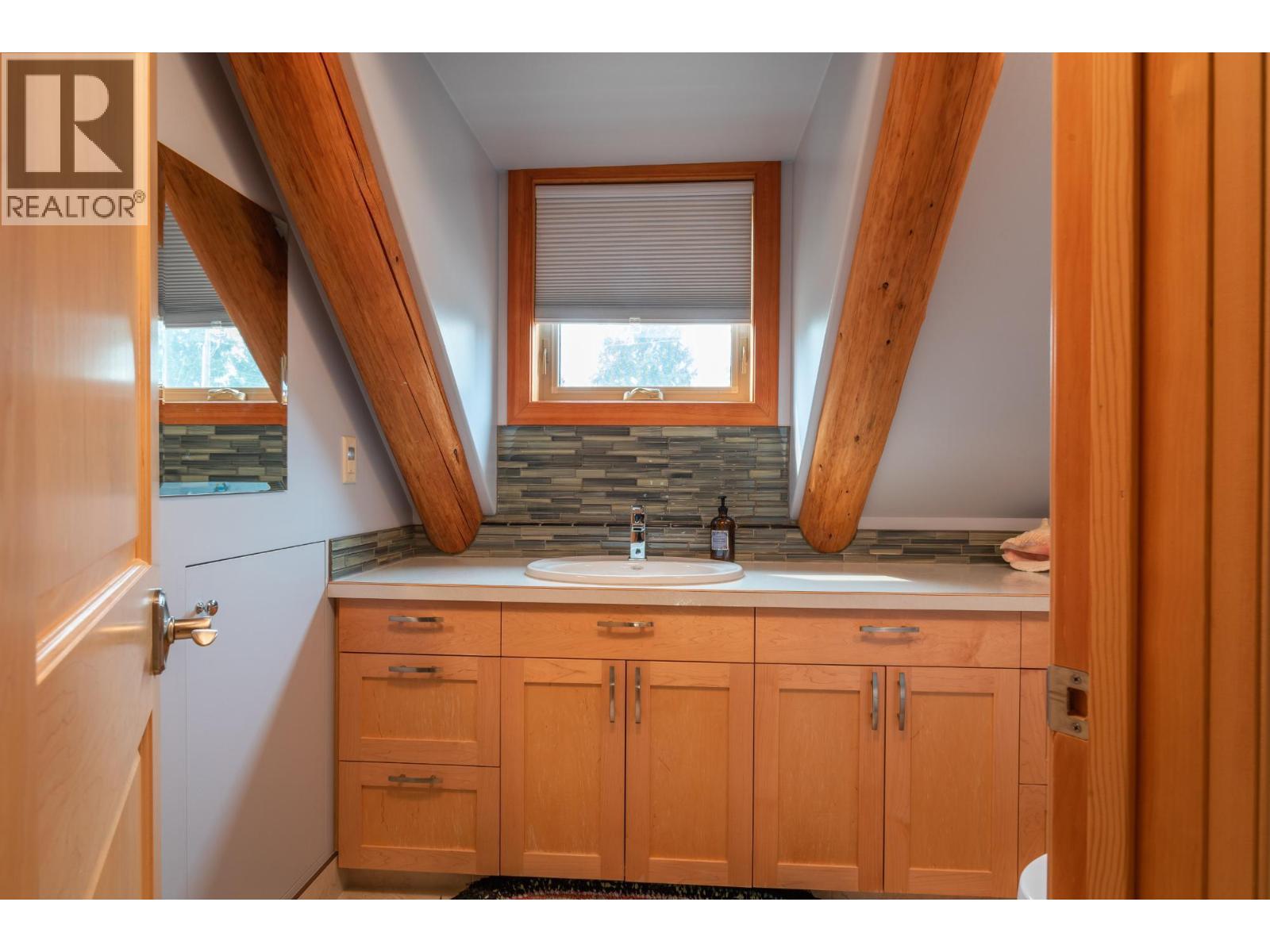  906 JAMES Road, Shoreacres