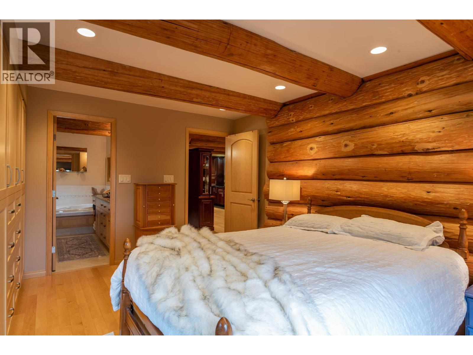  906 JAMES Road, Shoreacres