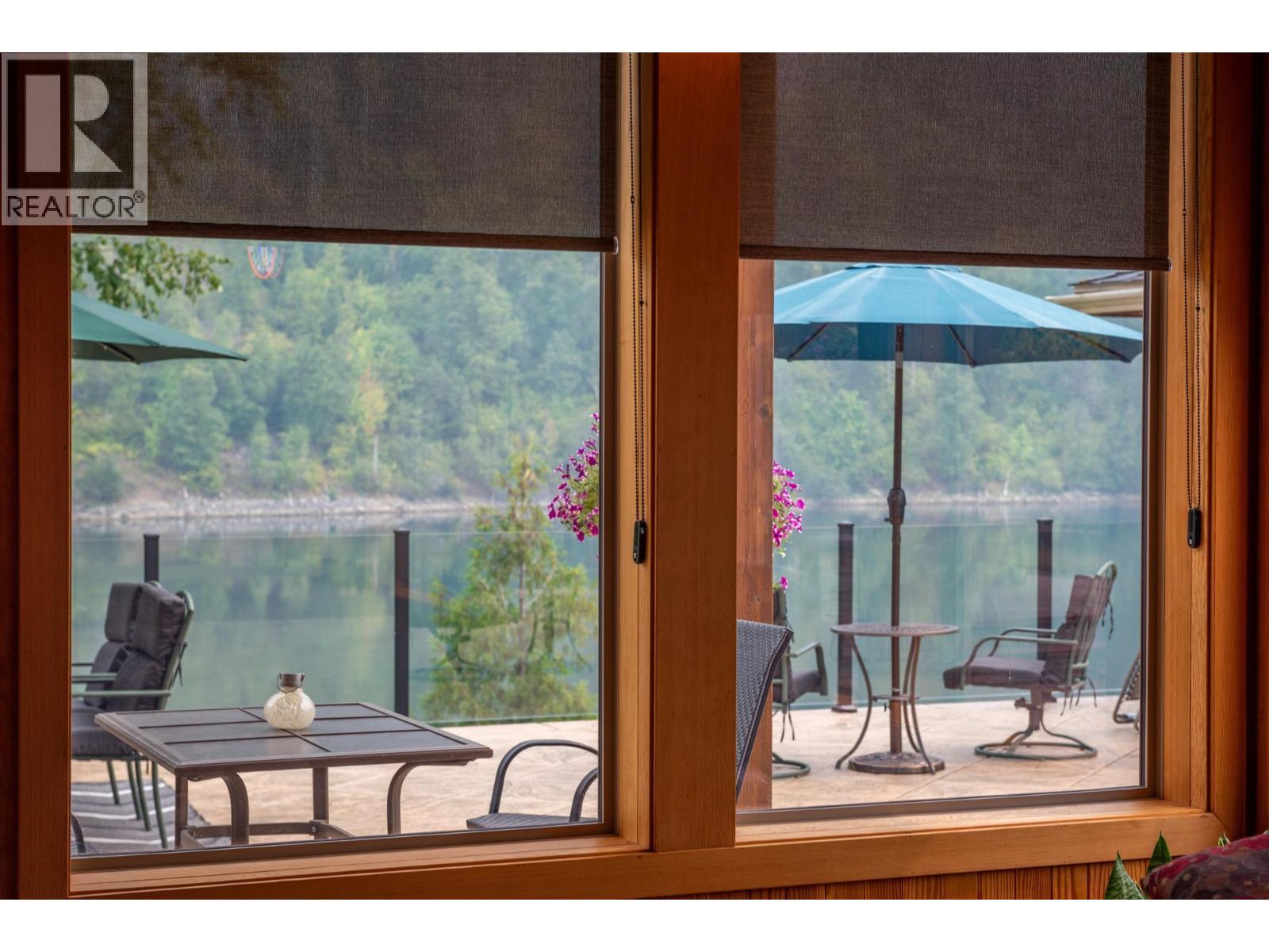  906 JAMES Road, Shoreacres