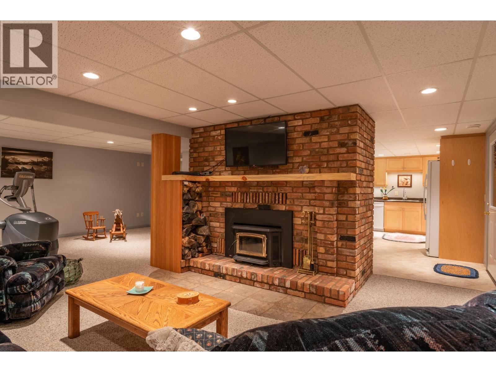  906 JAMES Road, Shoreacres