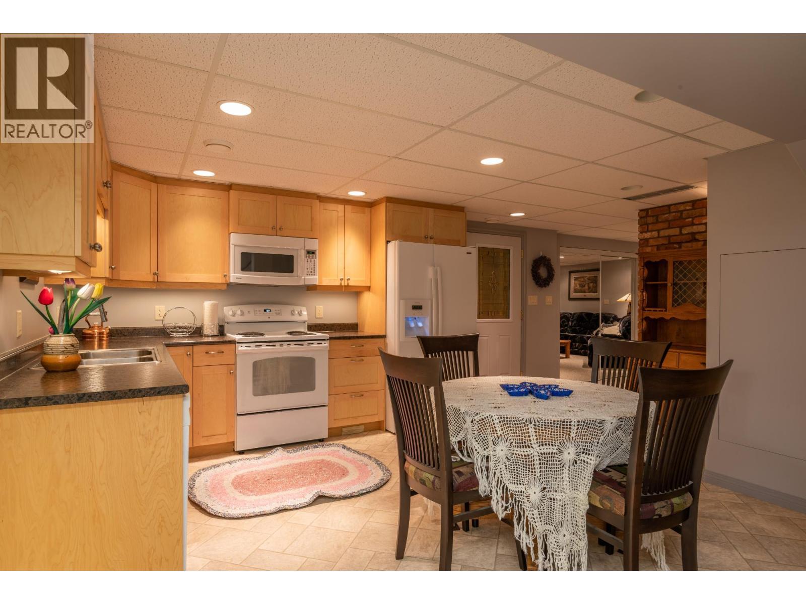  906 JAMES Road, Shoreacres