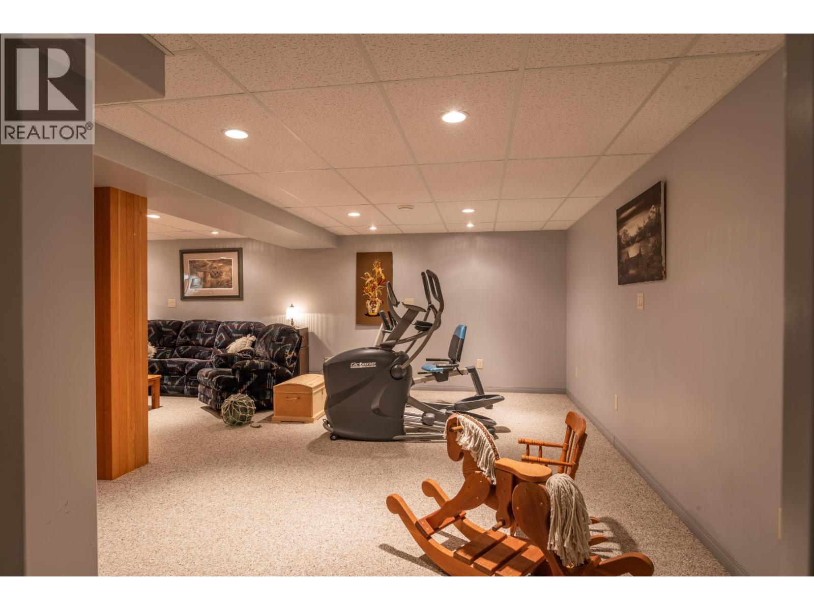  906 JAMES Road, Shoreacres