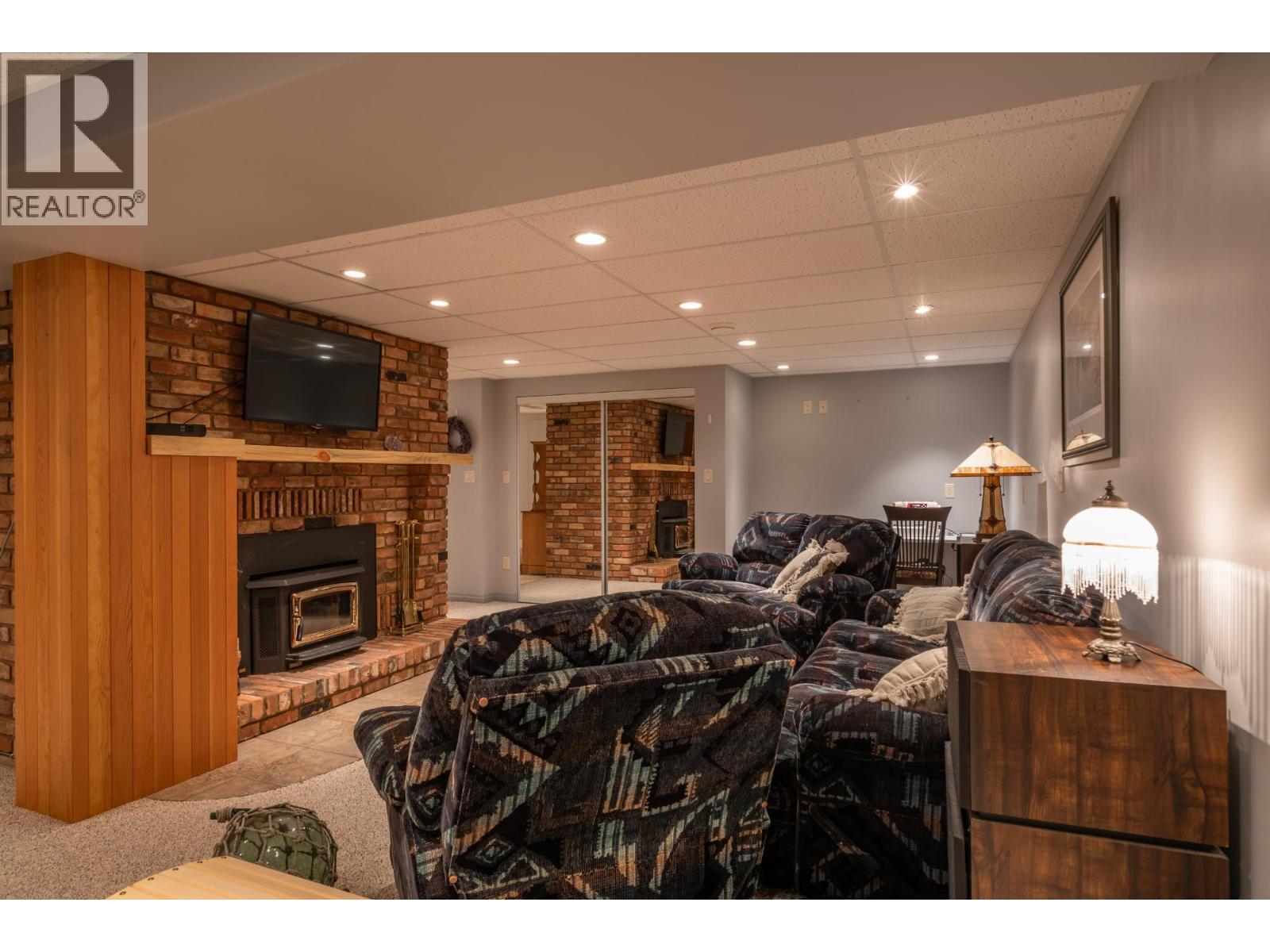  906 JAMES Road, Shoreacres