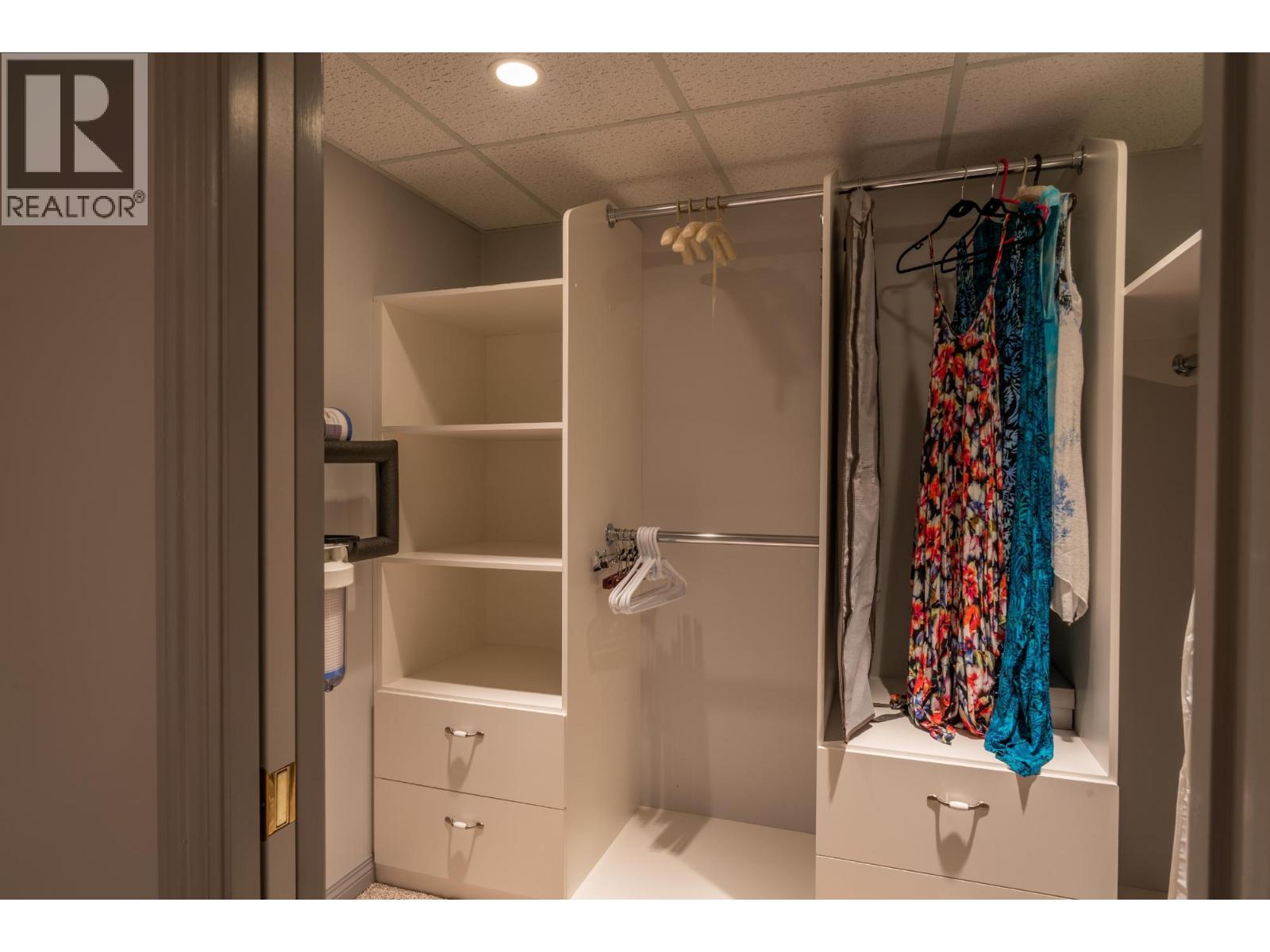  906 JAMES Road, Shoreacres