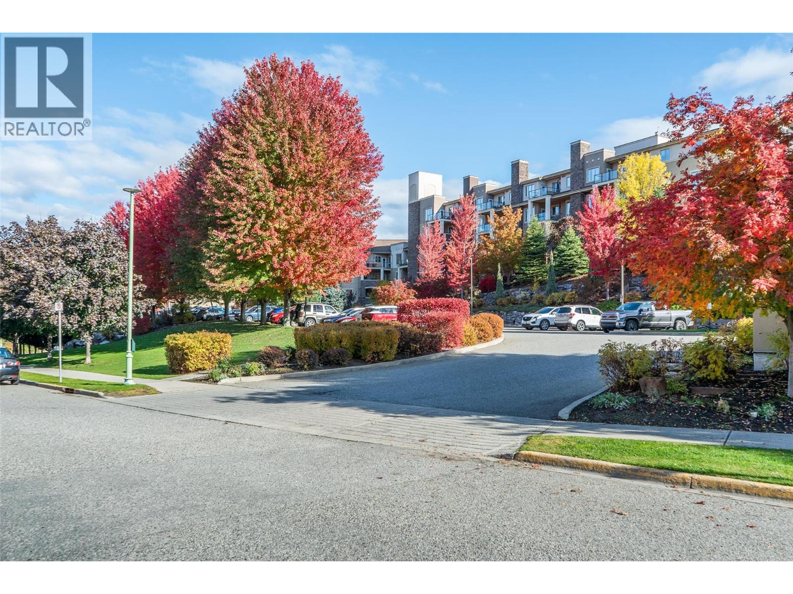 1514 1875 Country Club Drive, Kelowna