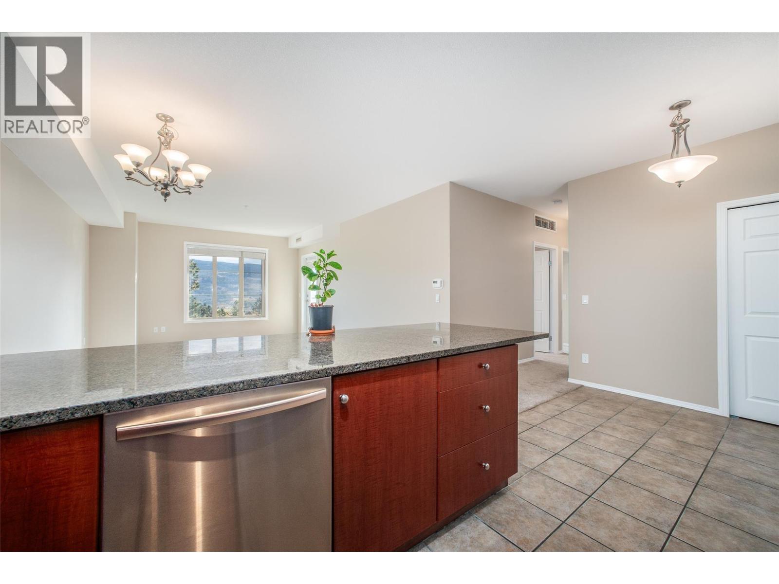 1514 1875 Country Club Drive, Kelowna