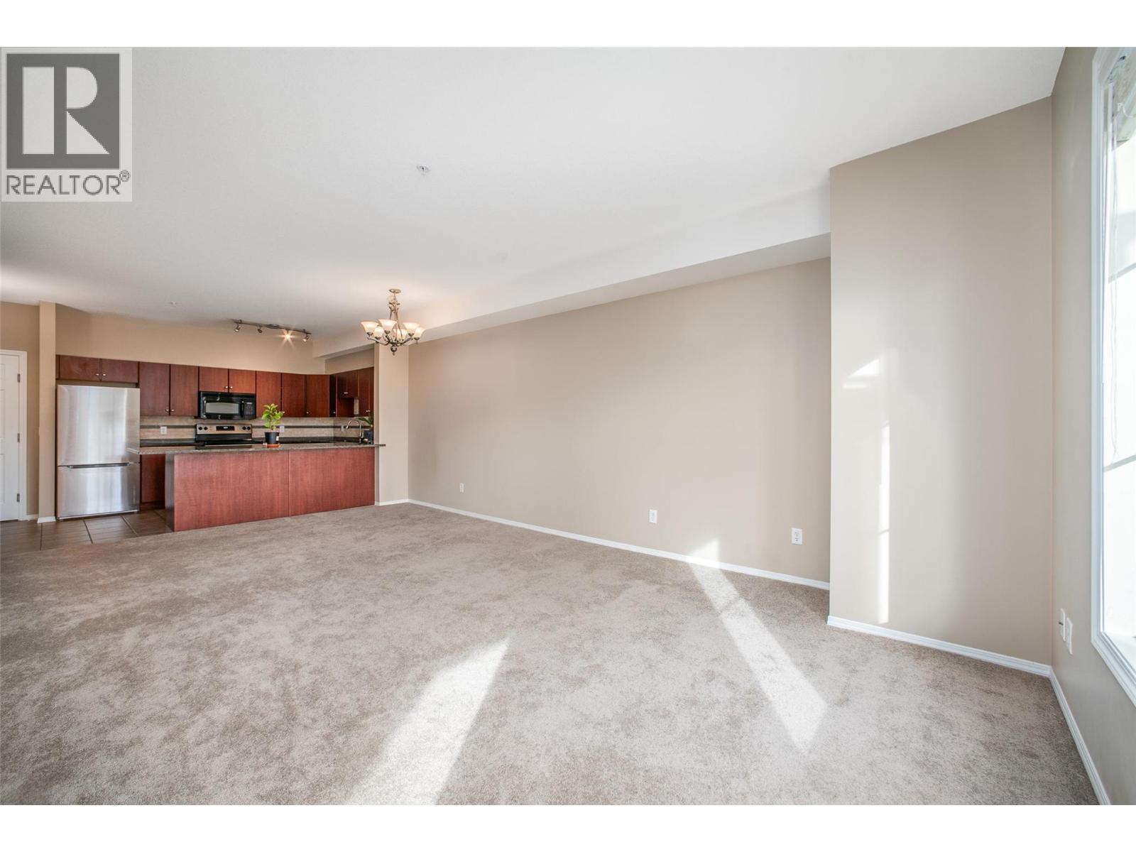 1514 1875 Country Club Drive, Kelowna