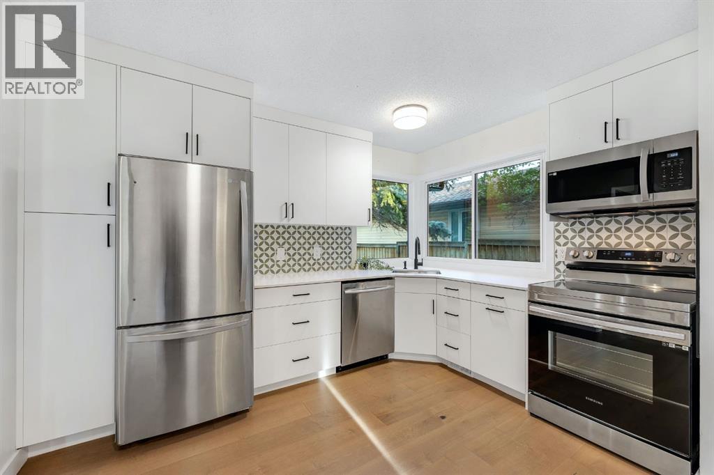 Single Family House 3 Level for Sale in  Midlawn Close SE Midnapore Calgary 