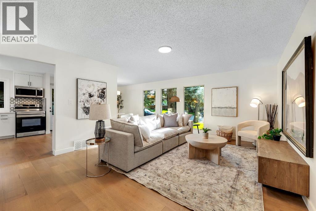 212 Midlawn Close SE, Calgary, Alberta