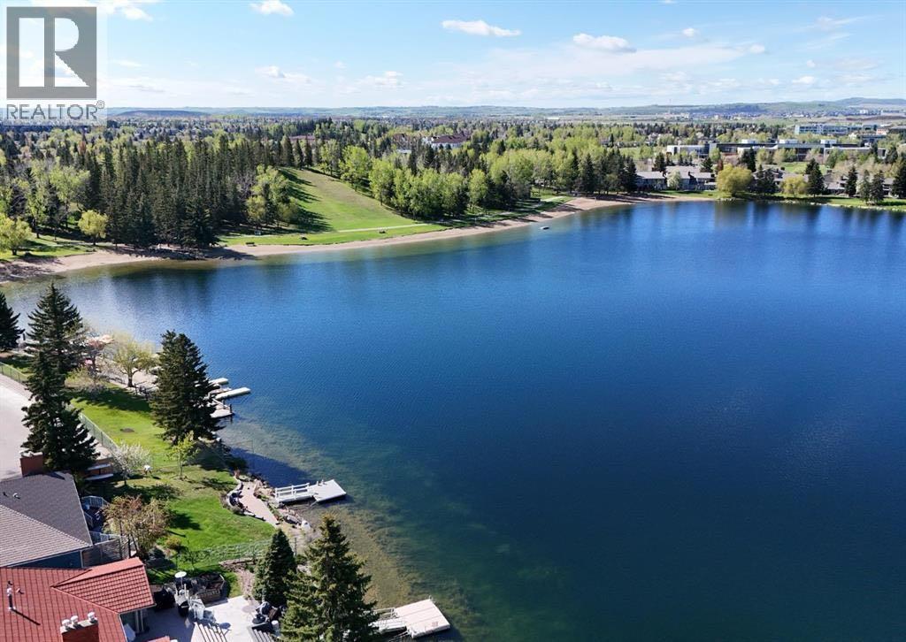 Single Family House 3 Level for Sale in  Midlawn Close SE Midnapore Calgary 