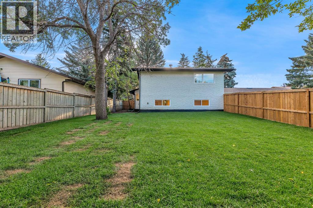 Single Family House 3 Level for Sale in  Midlawn Close SE Midnapore Calgary 