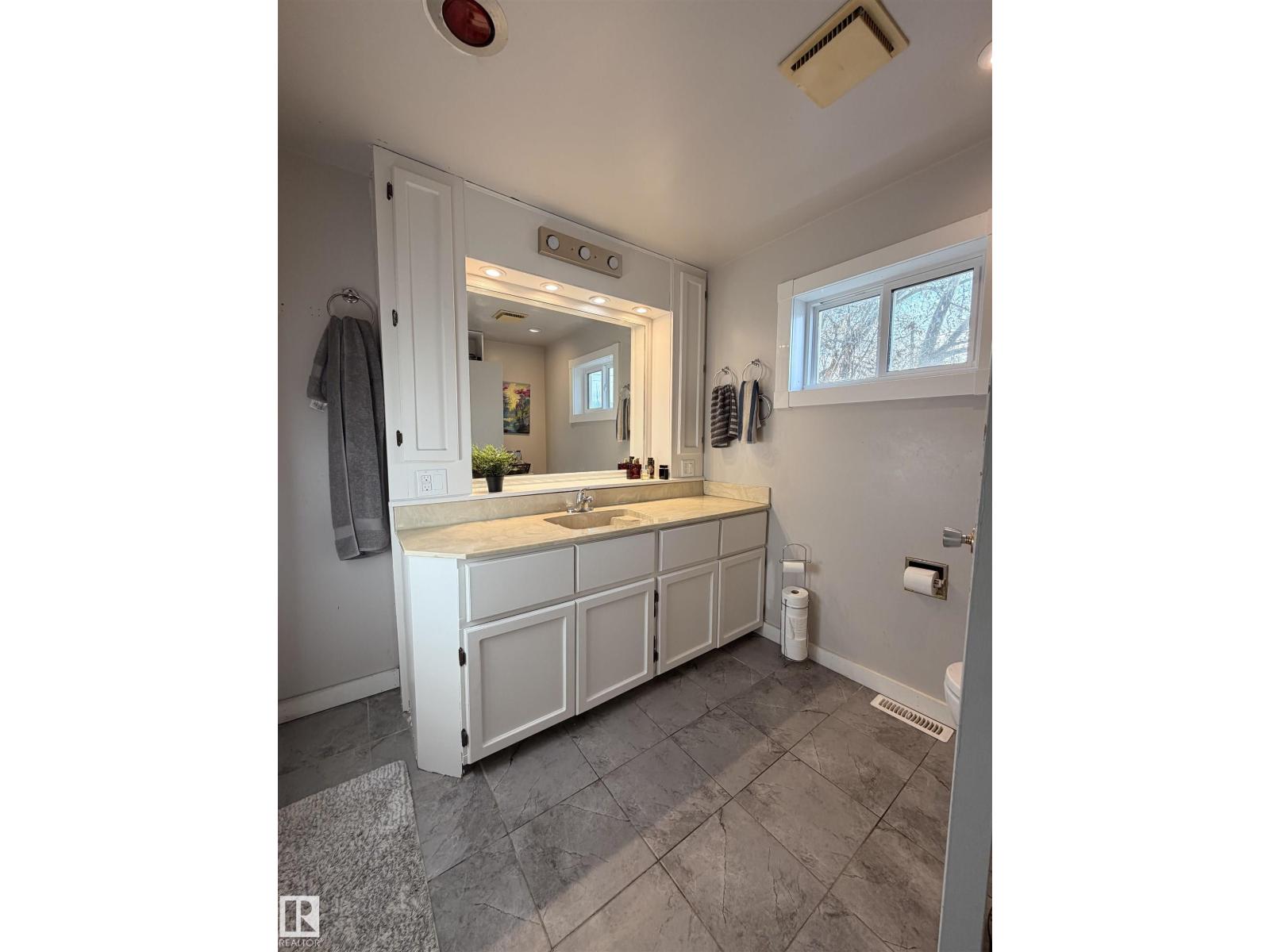 4972 CENTRE ST, New Sarepta