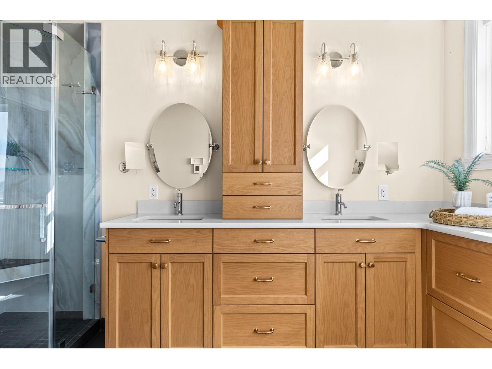  2591 Lake Breeze Court, Lake Country