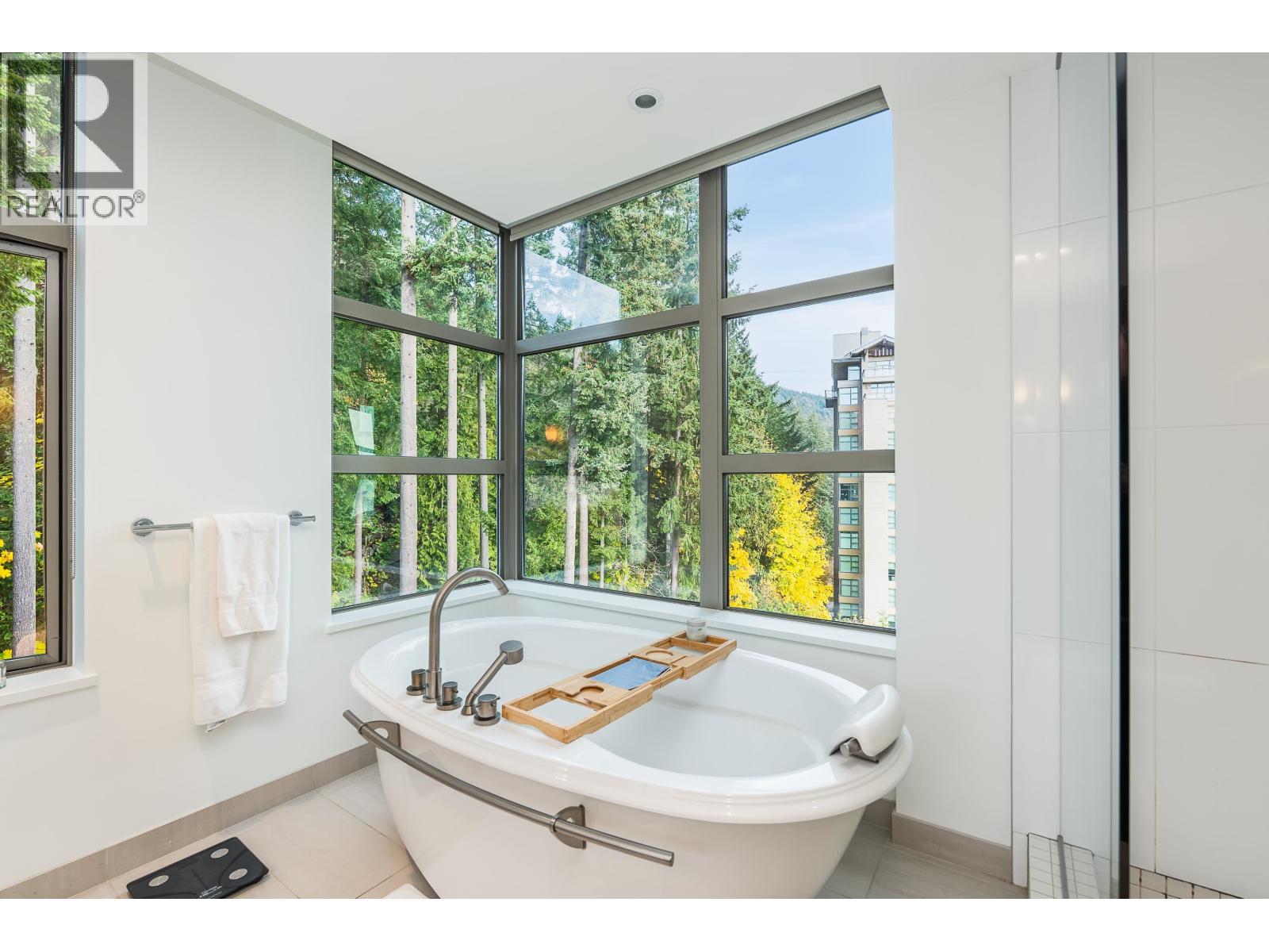1101 3335 CYPRESS PLACE, West Vancouver