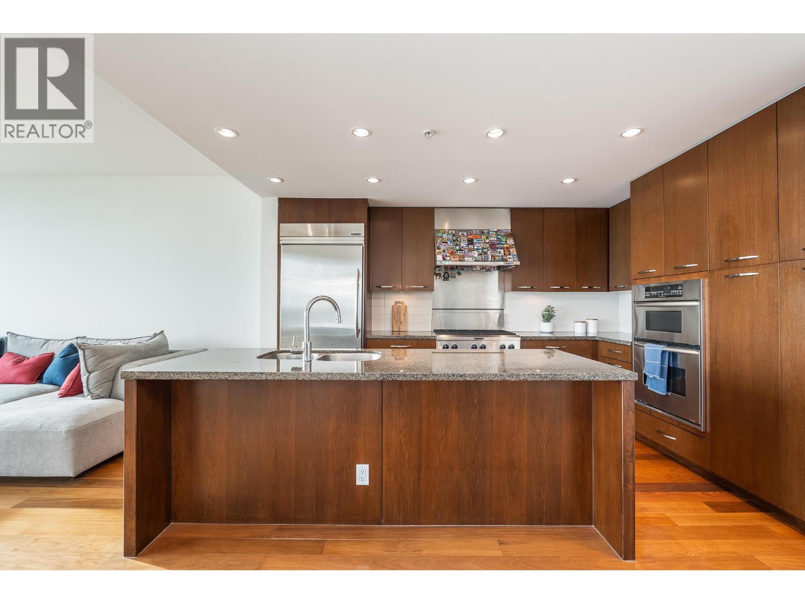 1101 3335 CYPRESS PLACE, West Vancouver