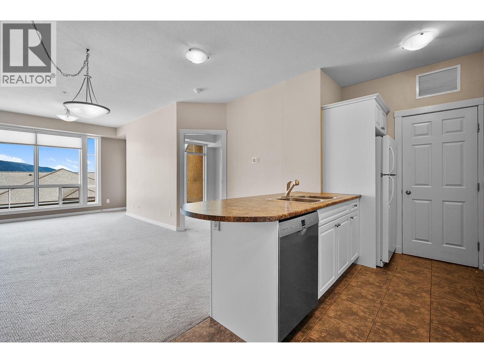 414 3550 Woodsdale Road, Lake Country