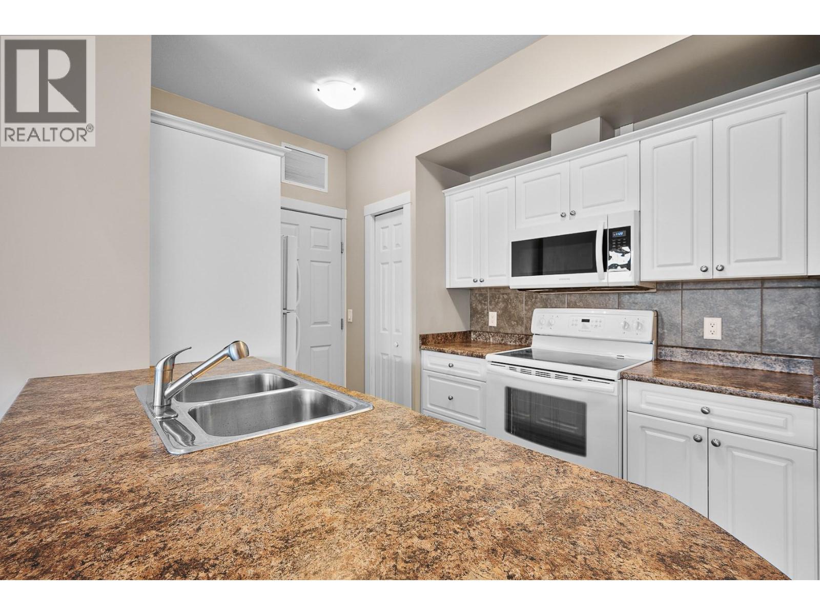 414 3550 Woodsdale Road, Lake Country