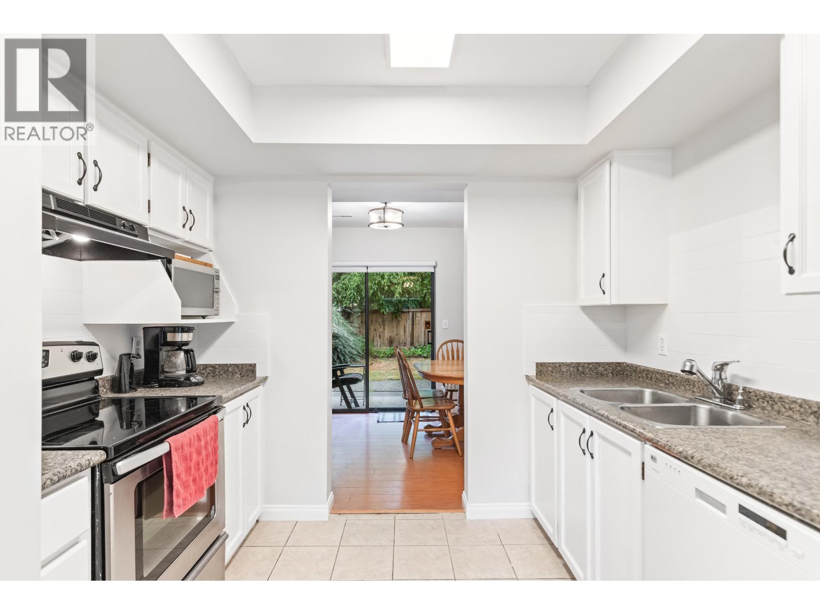 12 20681 THORNE AVENUE, Maple Ridge