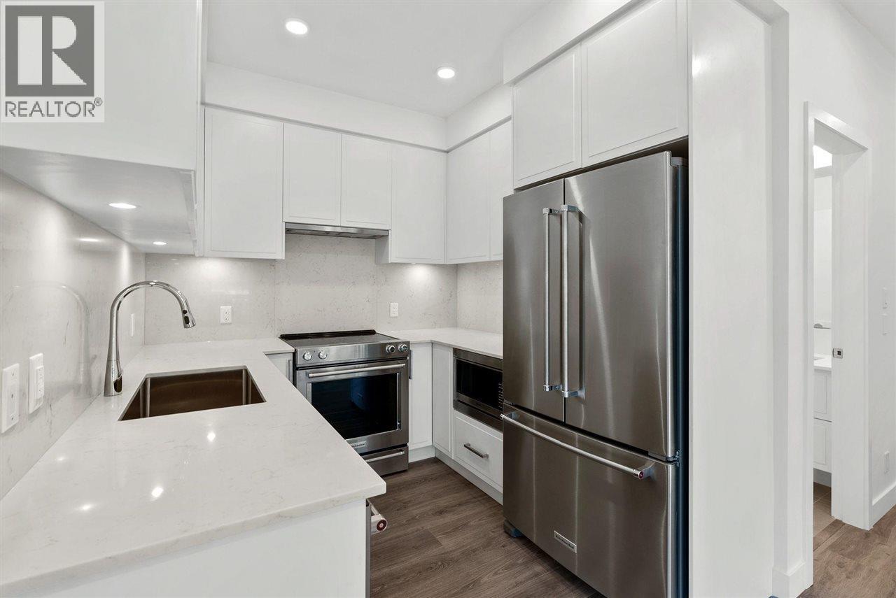 314 700 CLARKE ROAD, Coquitlam