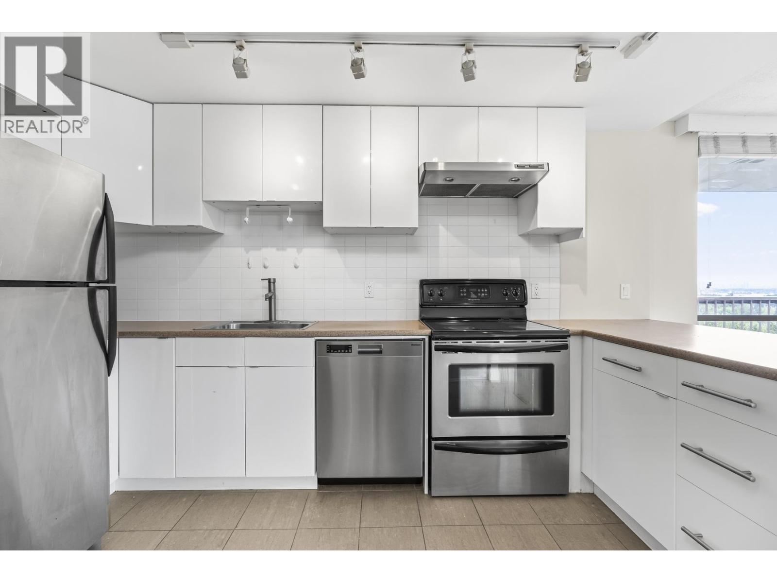 1610 2016 FULLERTON AVENUE, North Vancouver