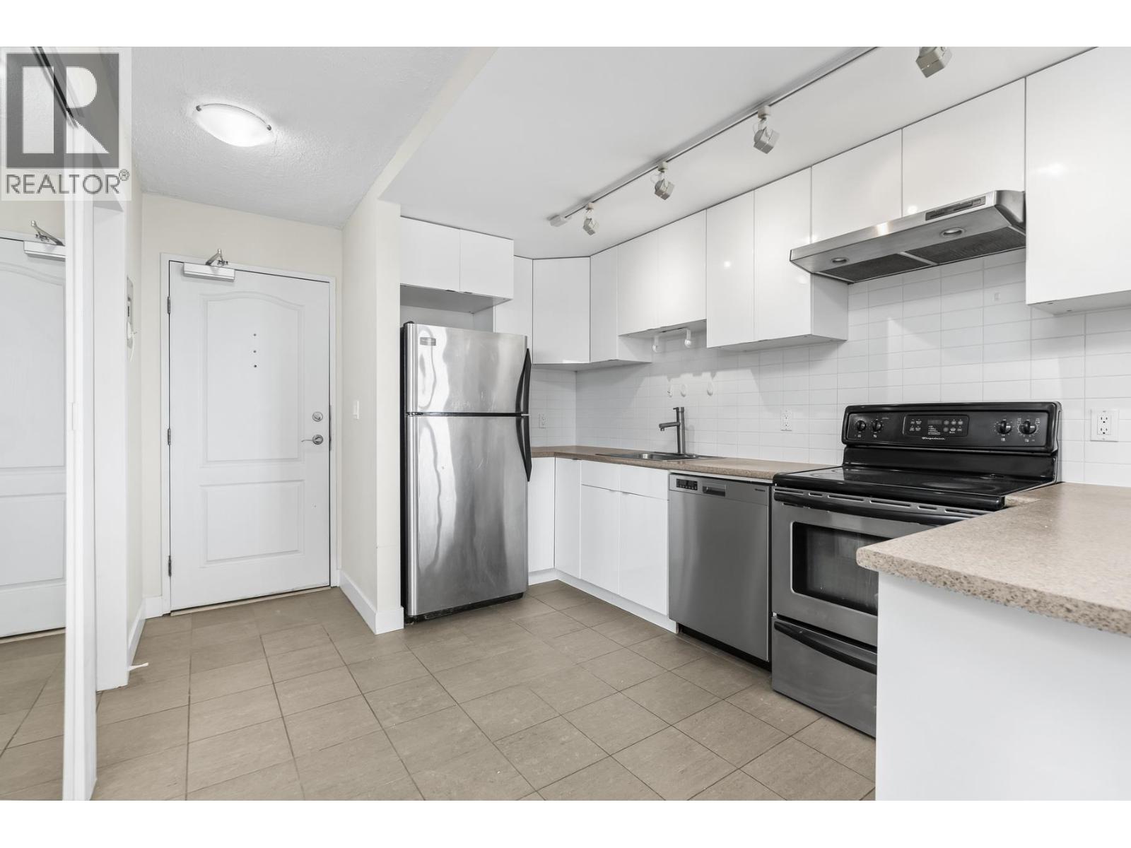 1610 2016 FULLERTON AVENUE, North Vancouver