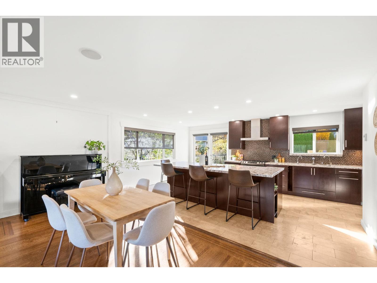 463 BEACHVIEW DRIVE, North Vancouver