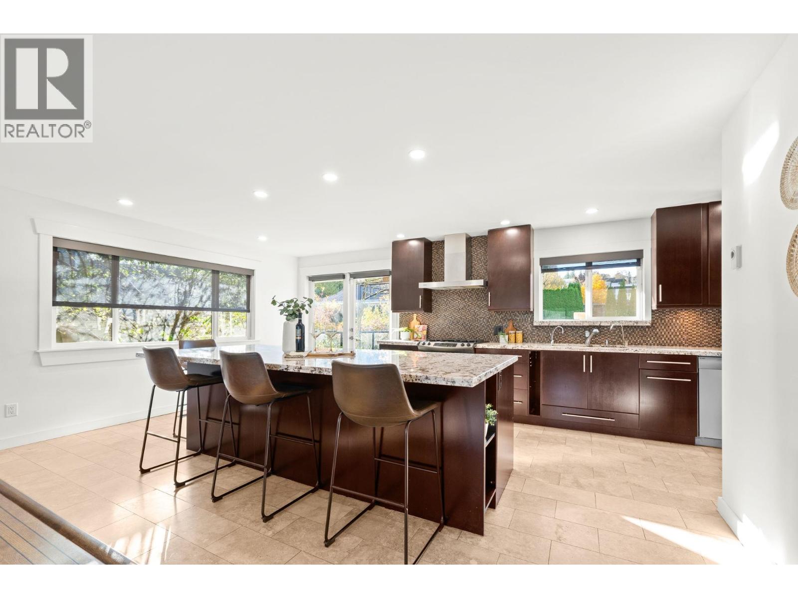 463 BEACHVIEW DRIVE, North Vancouver